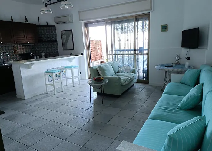 Margarita Apartamento SantʼAlessio Siculo